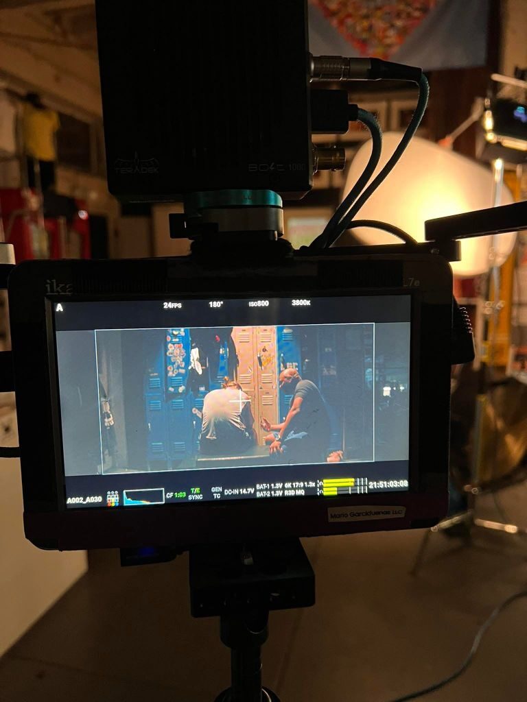 On Set — THE SILENT CONTENDER